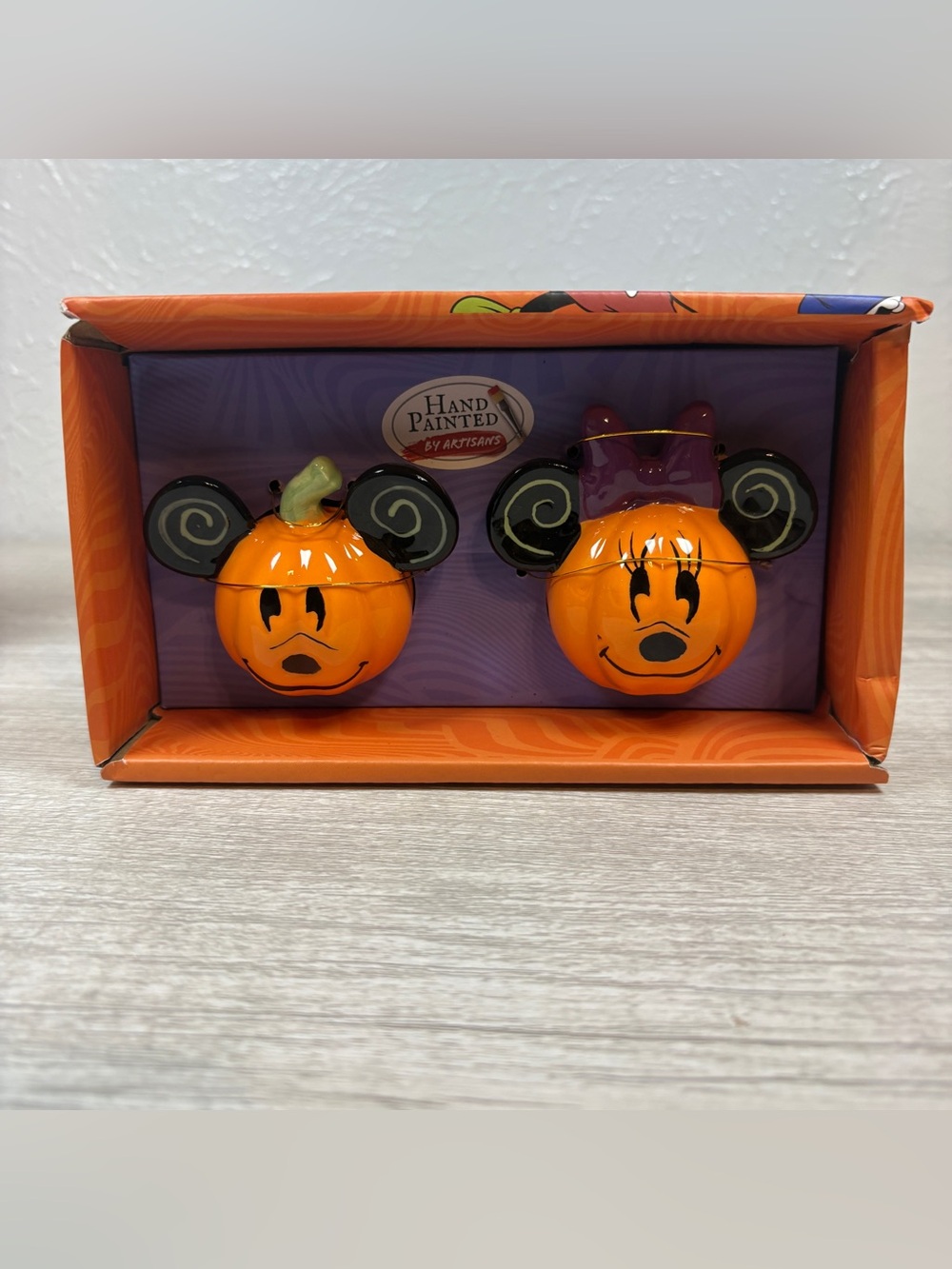 Disney Mickey & Minnie Mouse Ceramic Halloween Pumpkin Salt & Pepper Shakers NIB
